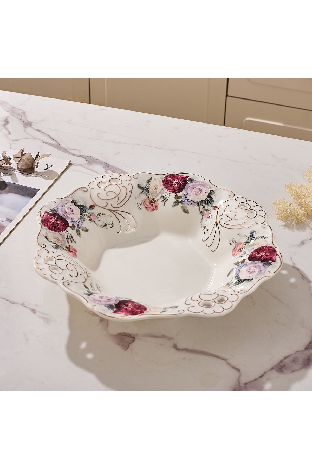 Bol fructieră porțelan model floral vintage, margini dantelate, diametru 33 cm