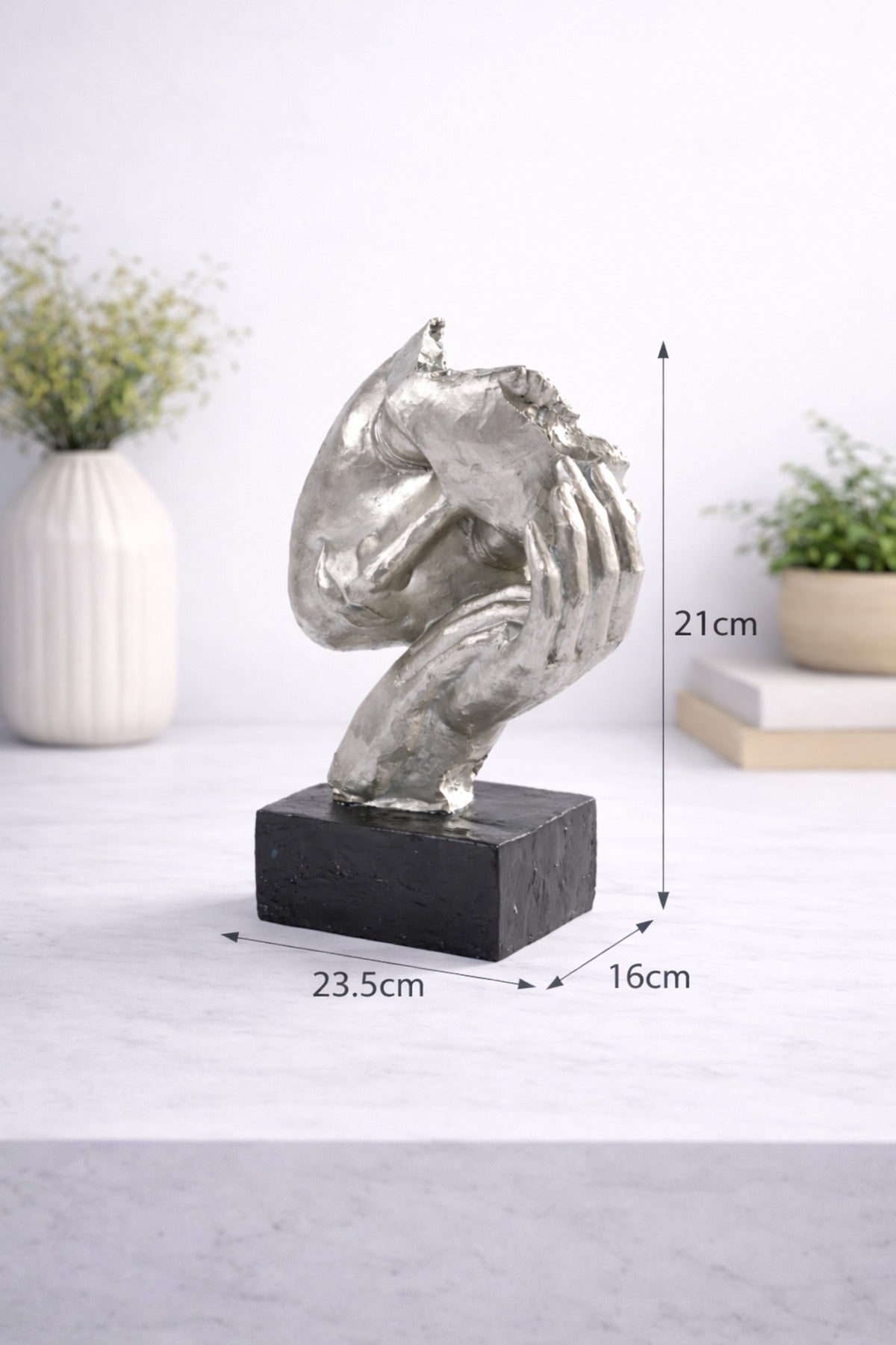 Statuetă Decorativă „Silent Embrace”, Argintiu – 23.5