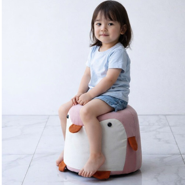 Taburet copii tip pinguin, lemn masiv, sezut confortabil, cu maner, practic si elegant