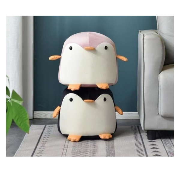 Taburet copii tip pinguin, lemn masiv, sezut confortabil, cu maner, practic si elegant
